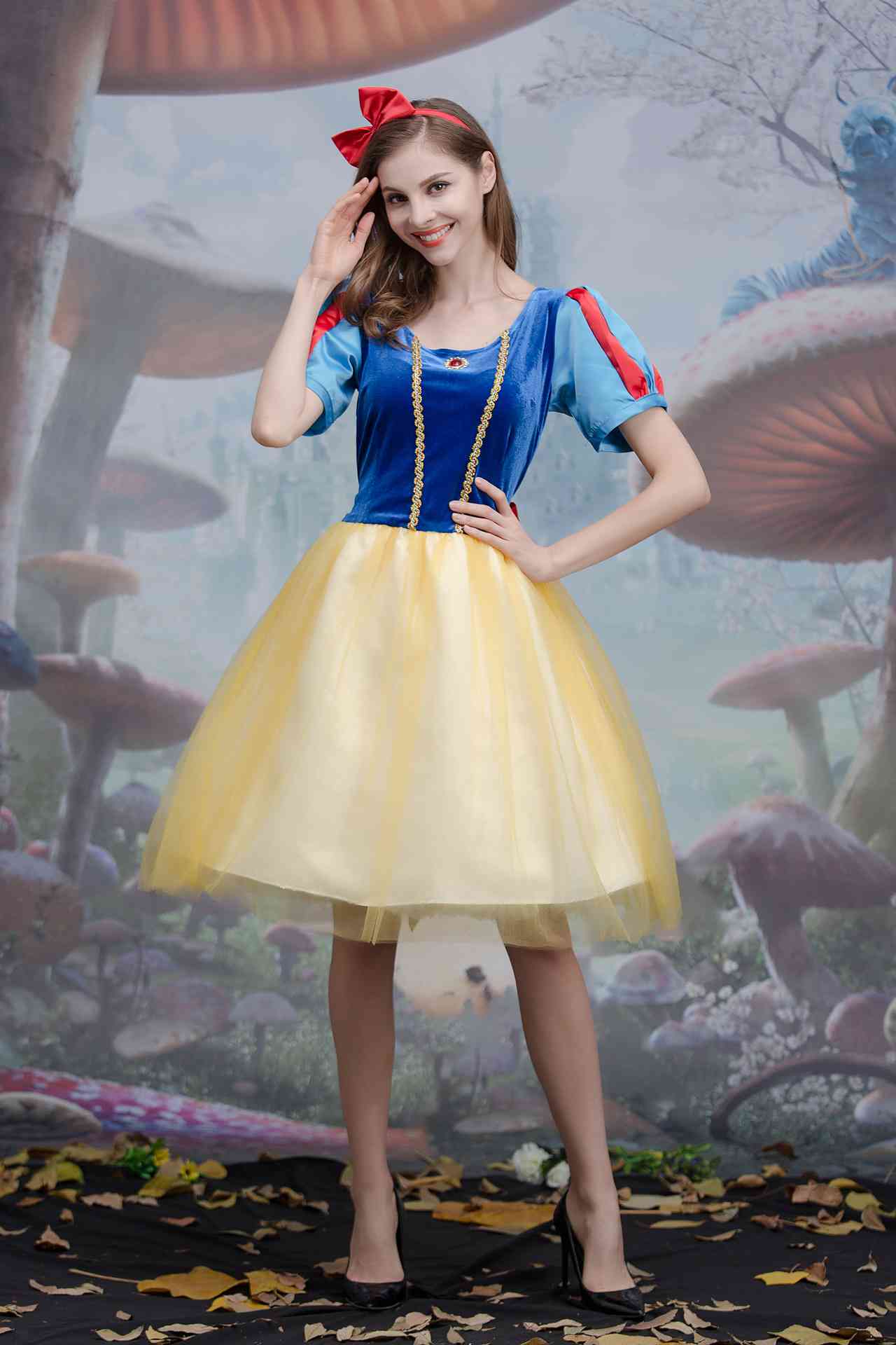 http://www.hallowitchcostumes.com/cdn/shop/products/snow-white-costume1.jpg?v=1663583418